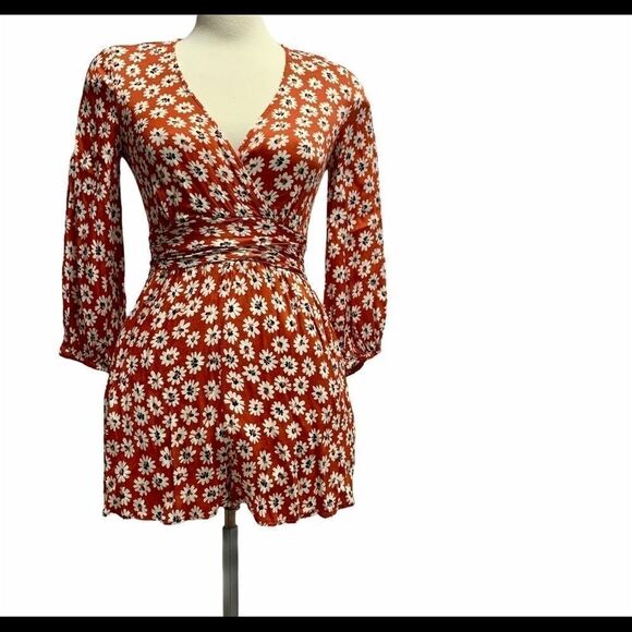 Zara red flower shorts romper size medium - Picture 3 of 11
